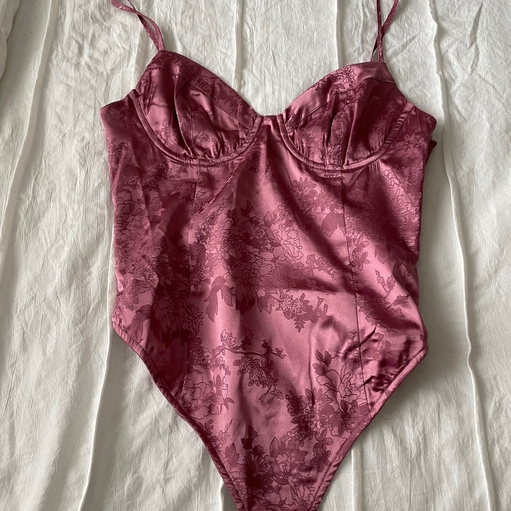 Superdown Malika pink satin body suit size small